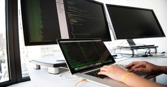 Žaidimų kėdė programuotojui? Svarbiausia - darbo patogumas!
