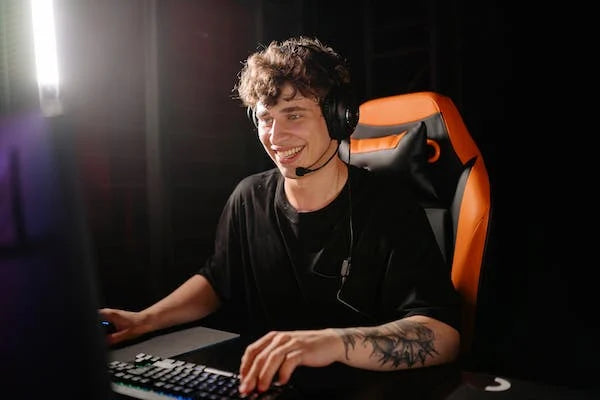 Biurka gamingowe dla streamera. Jakie biurko gamingowe będzie najlepsze?