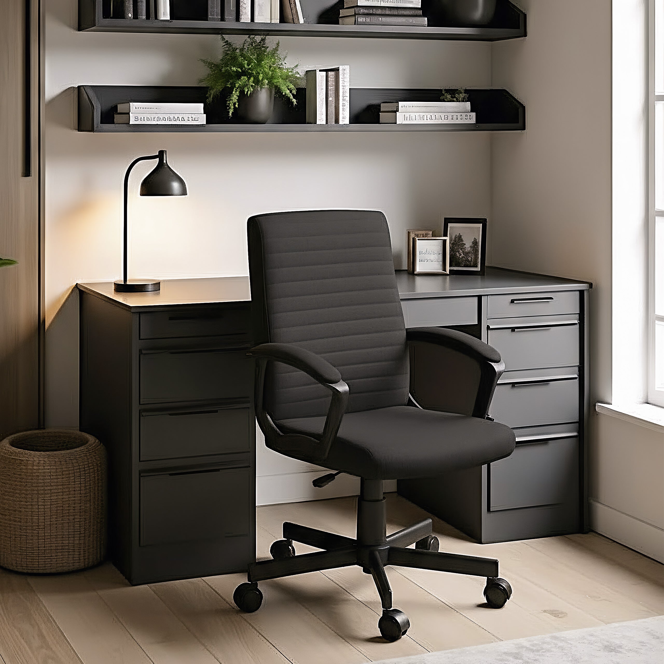 Mark Adler Boss 2.5 juoda biuro kėdė