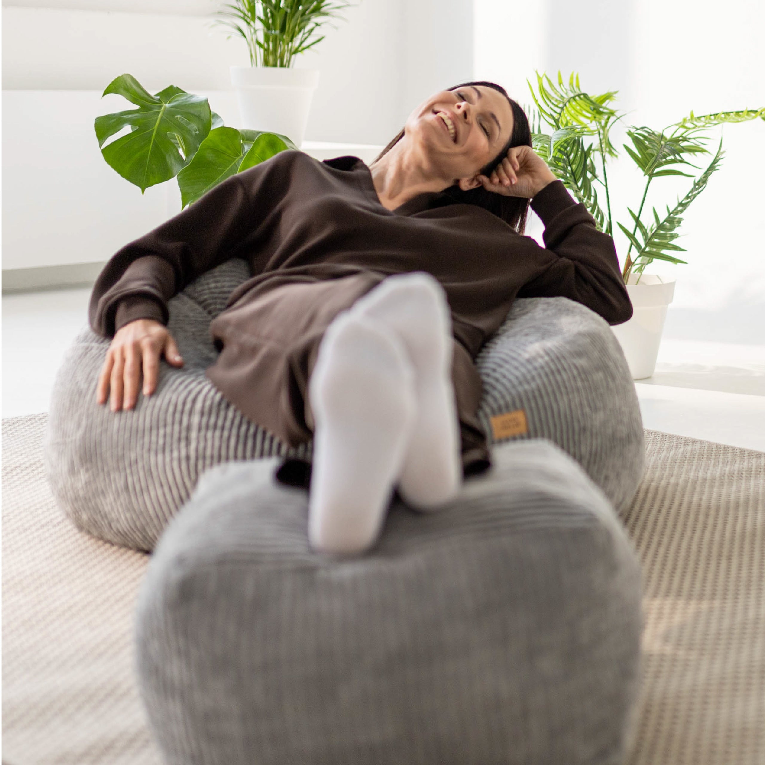 Ruožuoto aksomo sėdmaišis su pakoju Mark Adler Comfy 3.0 Grey