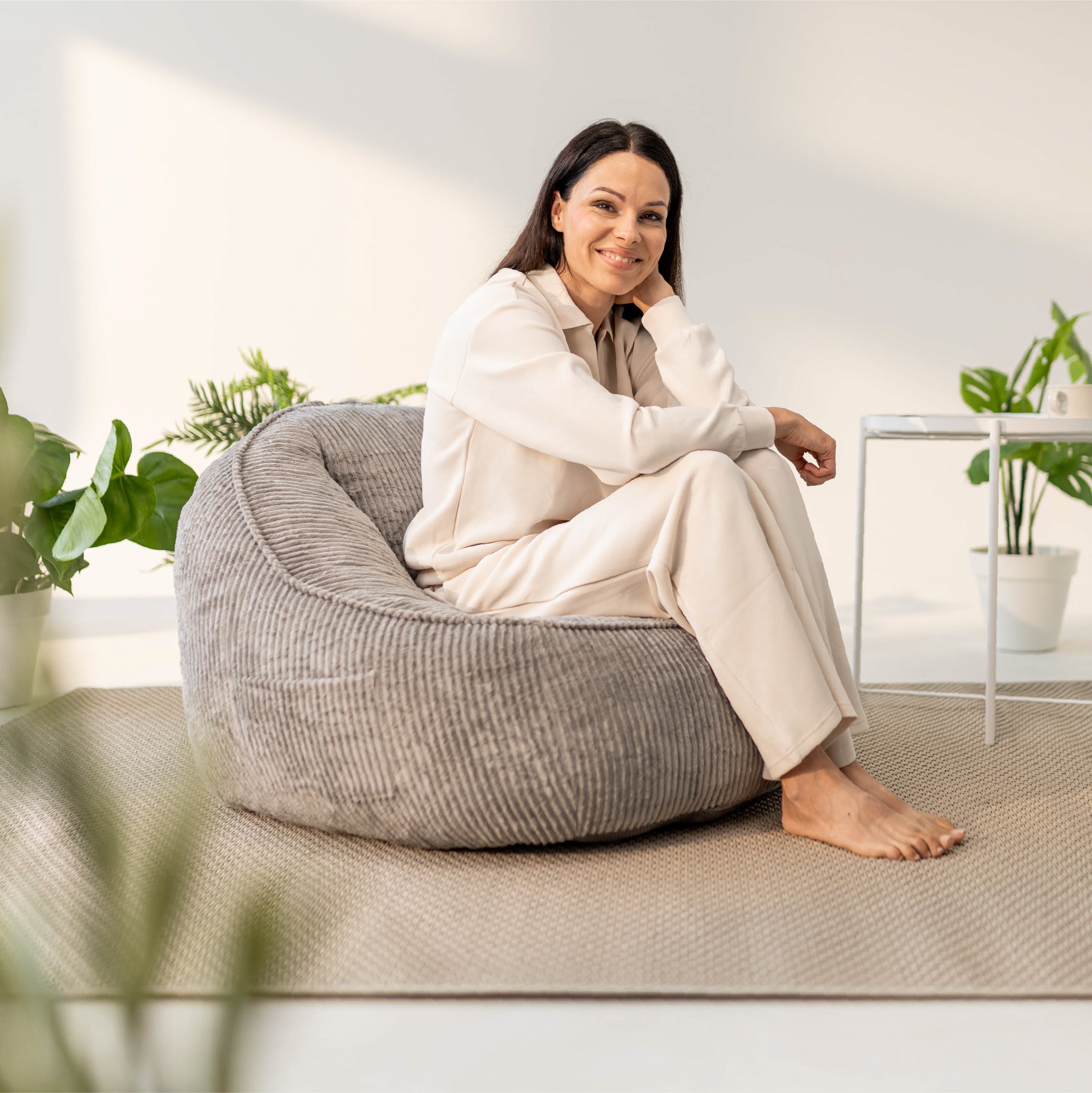 Sėdmaišis su atlošu iš velveto Mark Adler Comfy 4.0 Grey