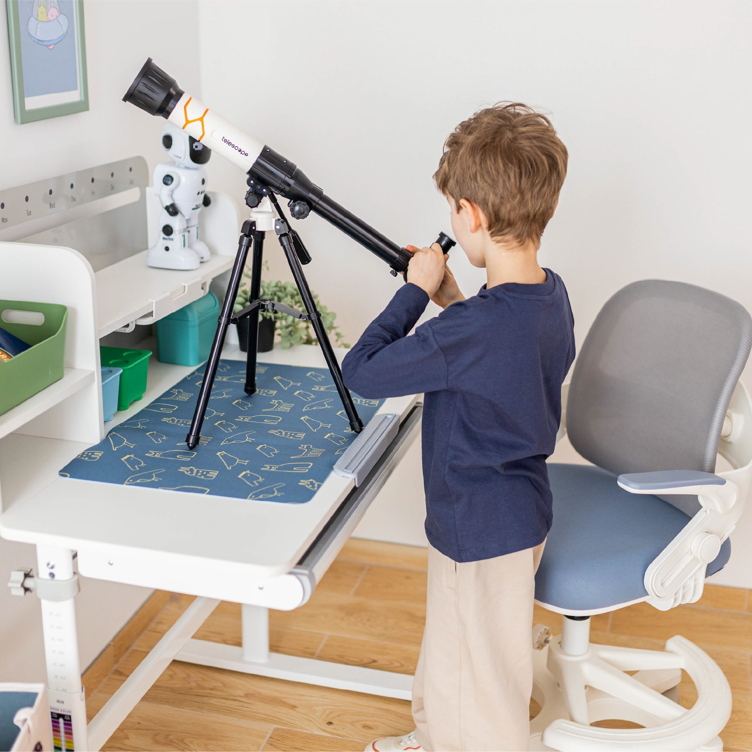 Ergonomiškas rašomasis stalas vaikams Mark Adler Study 5.0 Grey 90 cm